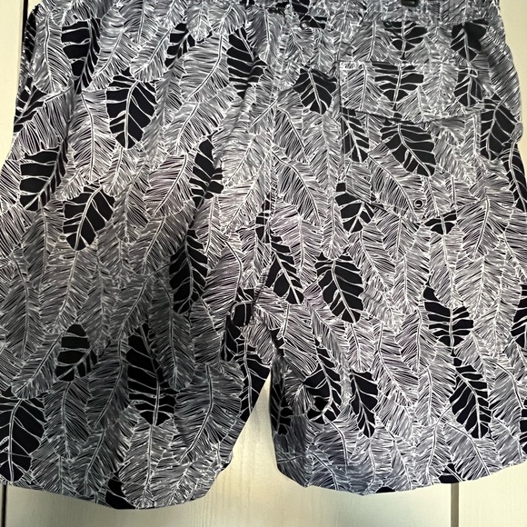 Saks Fifth Avenue Collection Navy Tropical Print Swim Trunks Sz: XL MFSP:  $118. - Picture 3 of 7